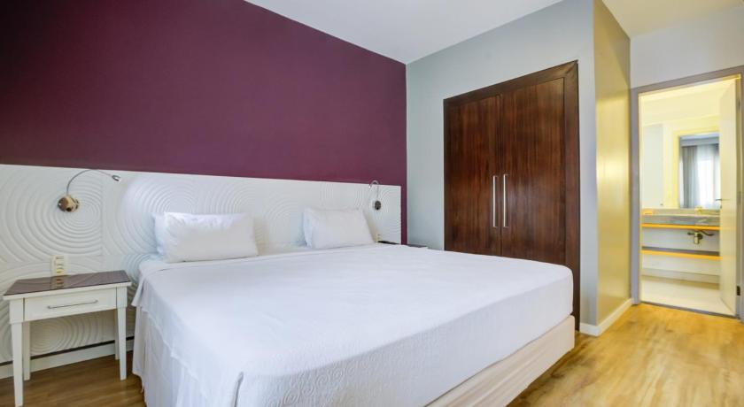 Image of 1 Queen Bed, Suite, Nonsmoking, Upgrade 7