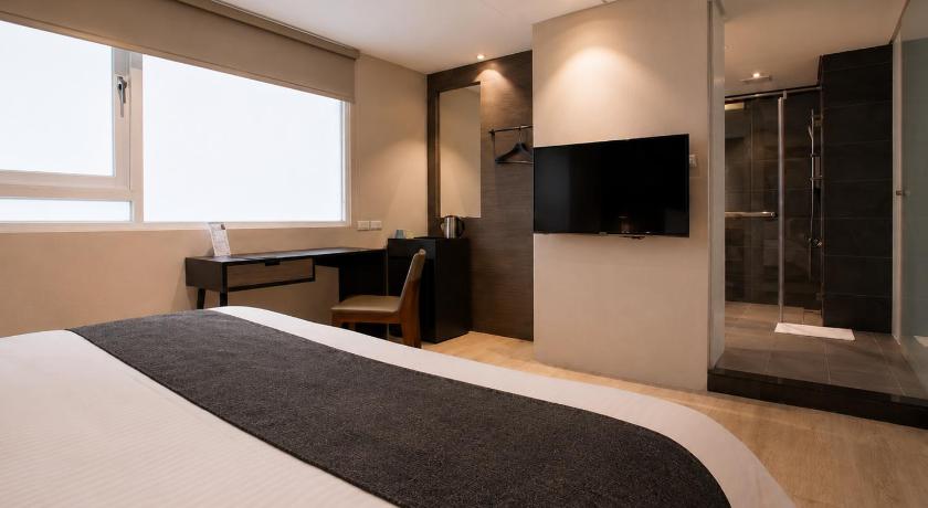 P&f Hotel - image 13