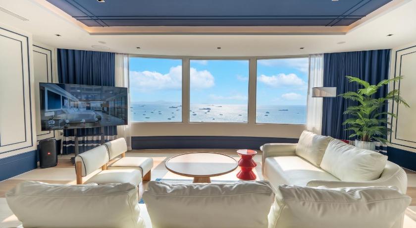 The Cruise Hotel - image 13