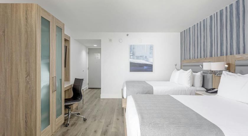 Image of Standard Queen Room with Two Queen Beds and Island View 0