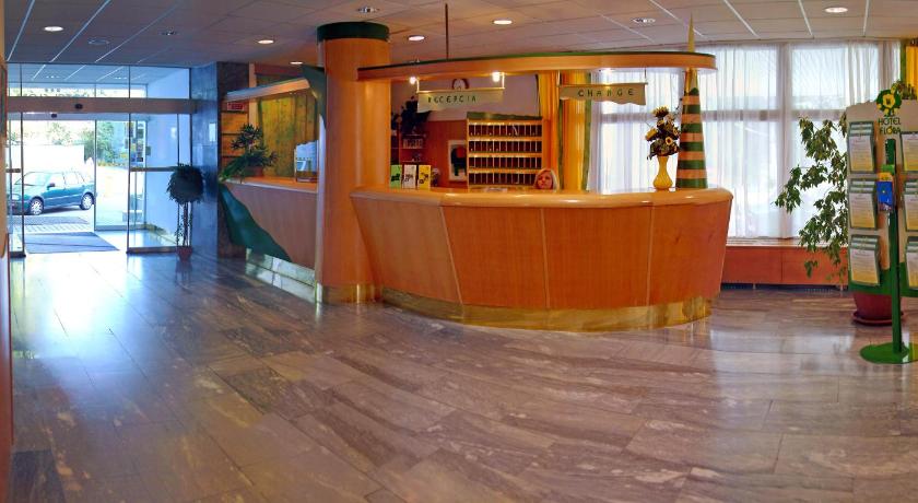 Hotel Flora photo