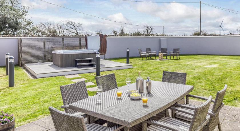 Image of Six-Bedroom Holiday Home 15
