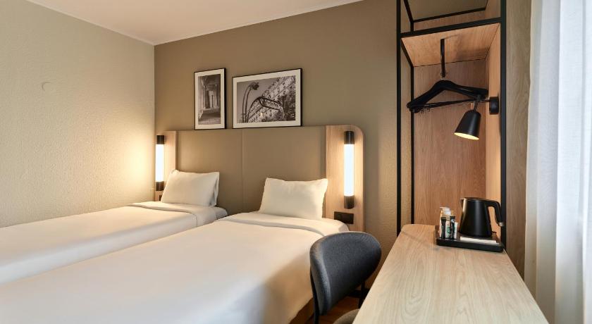 Image of Standard Queen Room with One Queen Bed, One Sofa Bed and One Bunk Bed 3