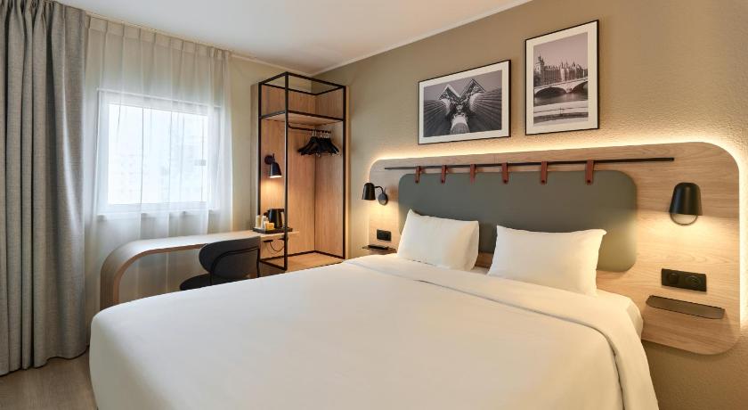 Image of Standard Queen Room with One Queen Bed, One Sofa Bed and One Bunk Bed 0