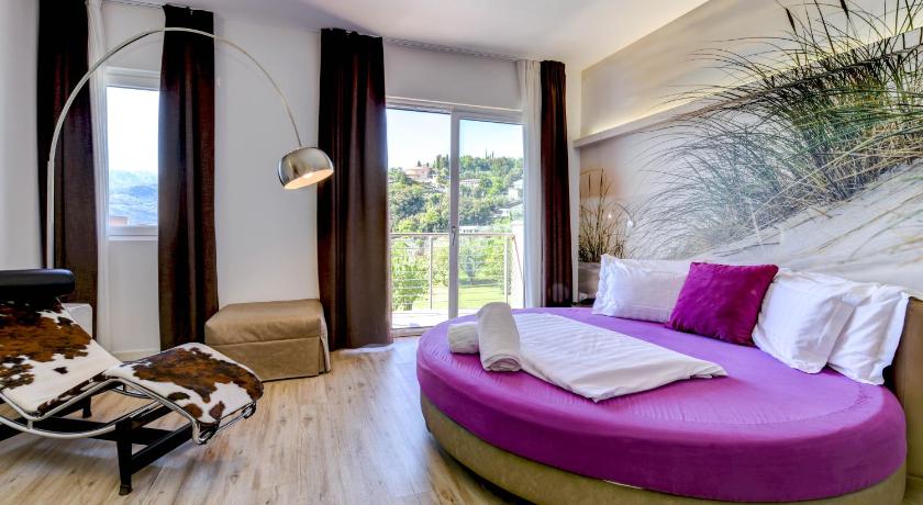 Image of Junior Suite with Spa Bath 0