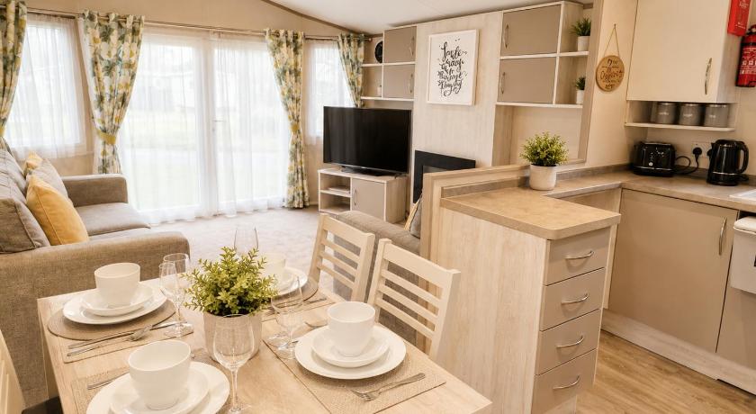 Billing Aquadrome- Bird Lake Pastures Holiday Caravan Sleep 6