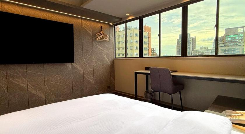 Image of Superior Double Room Check-In 9 PM 14