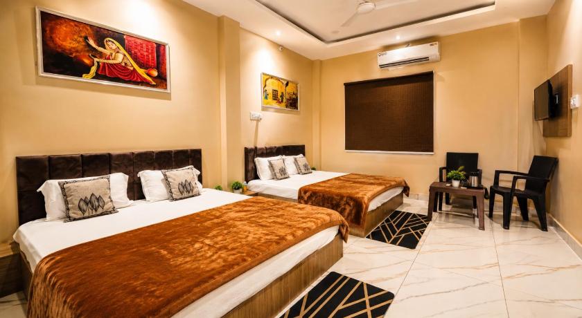 Quadruple Room with Private Bathroom