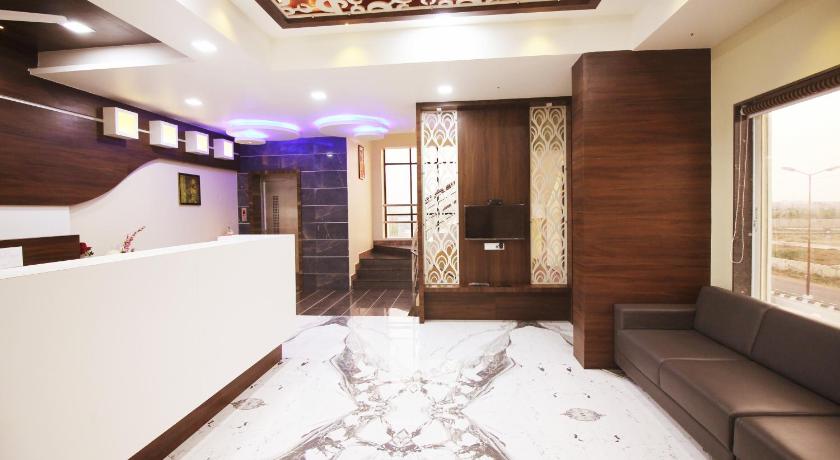 Hotel Vraj Inn photo