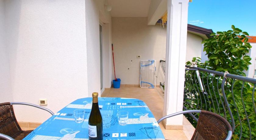Apartment 1099 - image 17