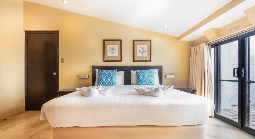 Image of Three-Bedroom Suite 11