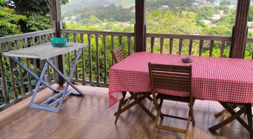 Foto de Studio moderne avec terrasse à Le Robert 60 m² - Reserva con descuento Agoda