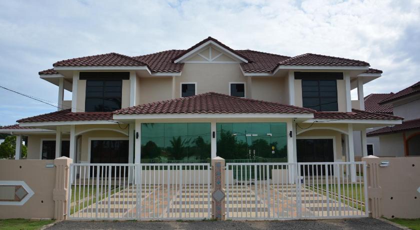a white and black house with a white fence, The Baiti in Jengka