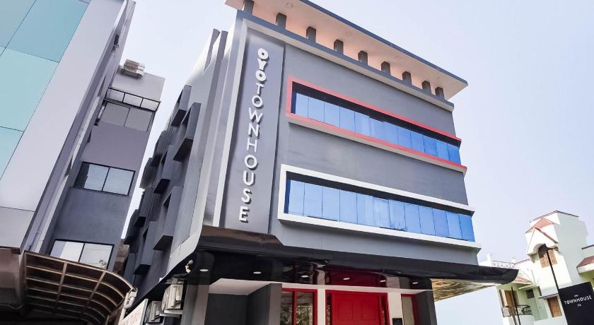 Super Townhouse Lords Regency – Indore, OH