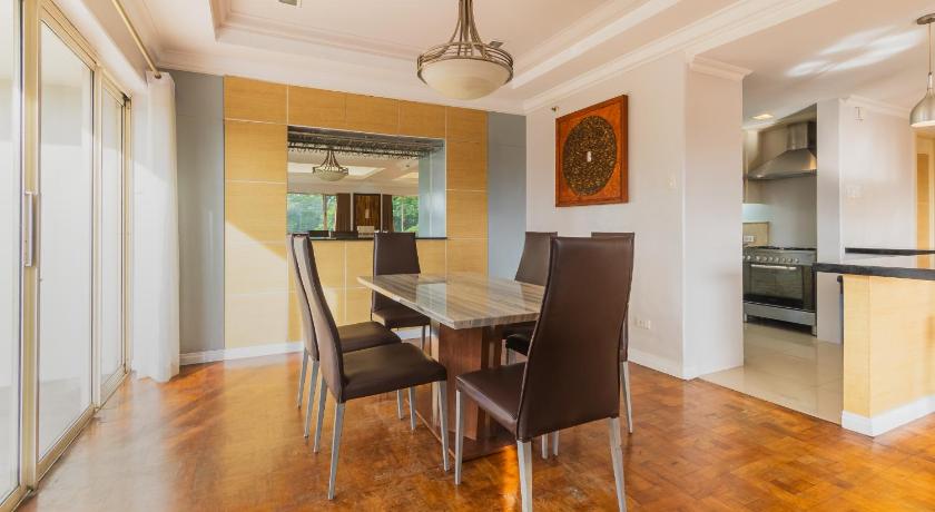 Image of Three-Bedroom Suite 11