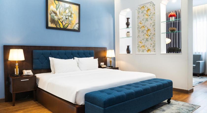 Image of Suite with Complimentary mini-bar and 1 set of laundry/person/day (not accumulated) 0