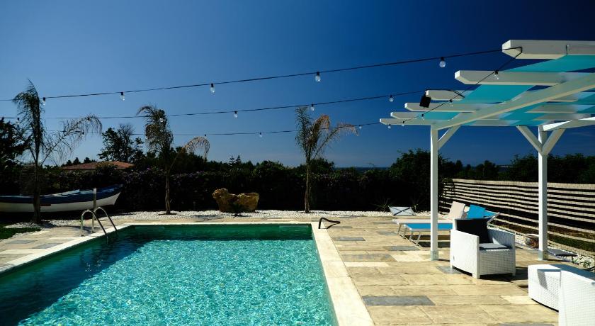 Villa Cerasella - Rustic Sicilian Retreat with Private Pool & Sunset View