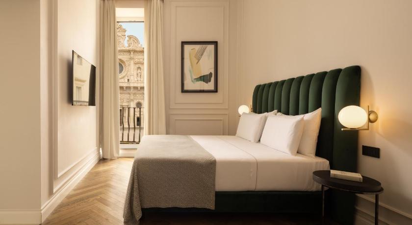 Image of Deluxe Double Room with City View 5
