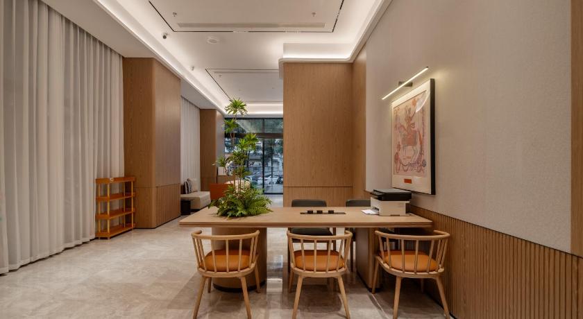 Echarm Hotel Chongqing Guanyinqiao Huangnibang Metro Station - image 5