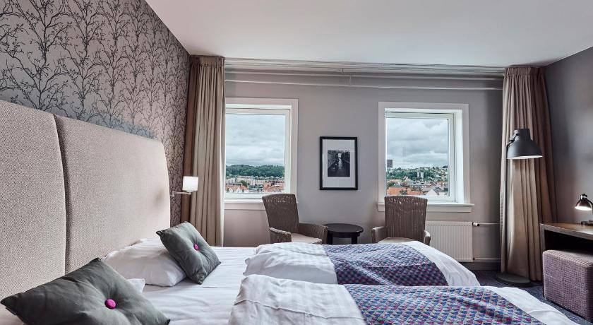 Image of Admiral Room 3