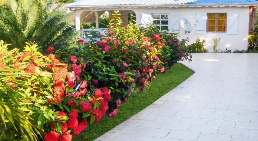 Maison charmante à Sainte-Anne avec jardin clôturé