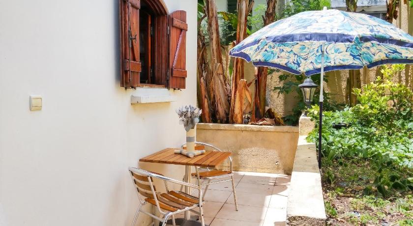 Studio charmant au Moule avec jardin de 35 m² et barbecue