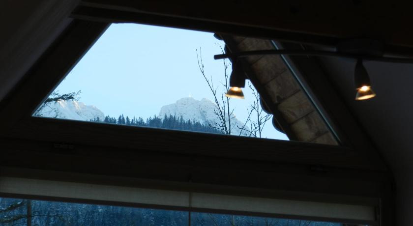 Zakopane Apartamencik z Widokiem Na Giewont 3-Star Guesthouse lobby