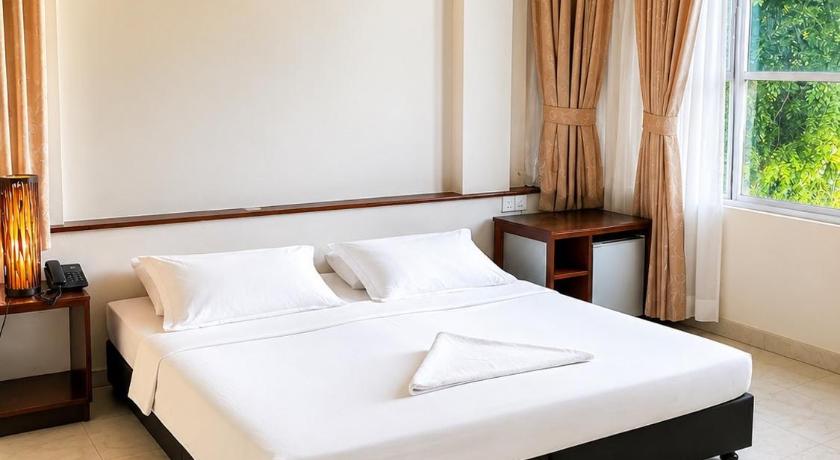 รูปของห้องมาตรฐาน เตียงใหญ่หรือเตียงแฝด (Standard Double or Twin Room) 0