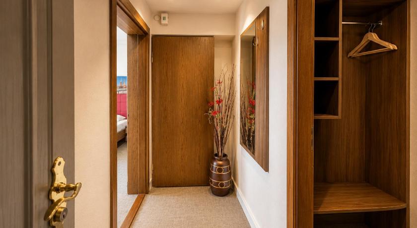 Image of Family Room 5