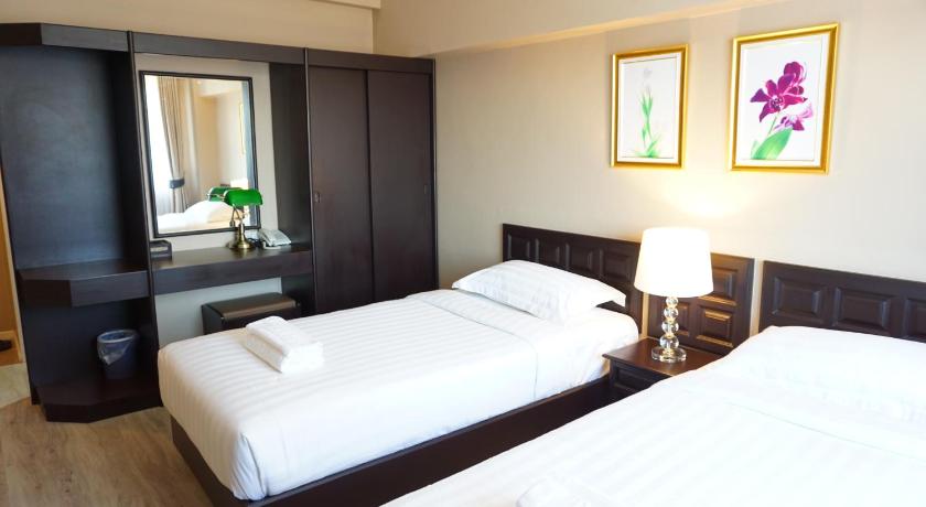 Image of Twin Room with City View 5