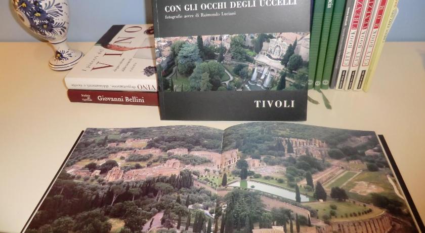a stack of books on top of each other, Il Giardino di Alisa in Tivoli