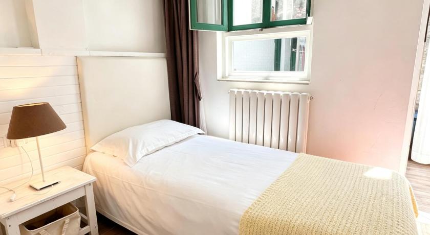 Image of Single Bed in Male Dormitory Room 0