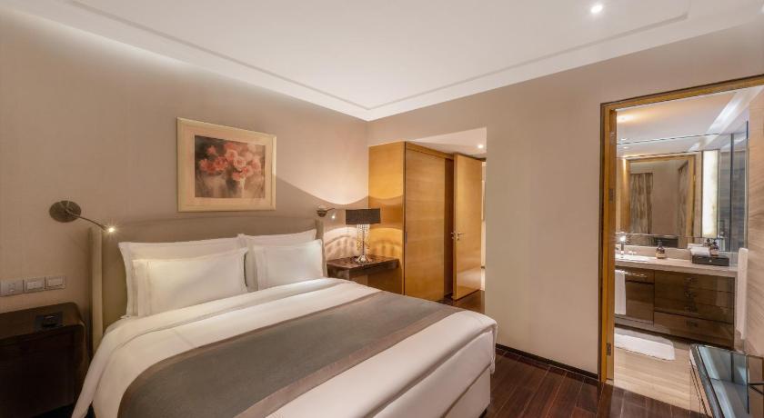 Image of Three-Bedroom Suite with Dining Area and Kitchen 5