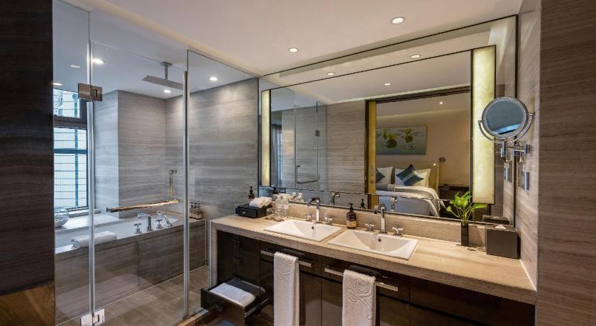 Image of Three-Bedroom Suite with Dining Area and Kitchen 2