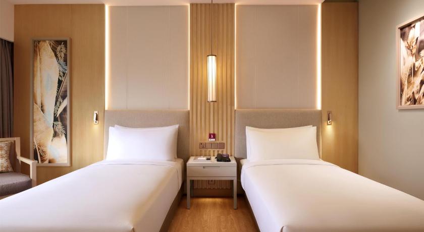 Image of Twin Room with Pool View - Accessible 1