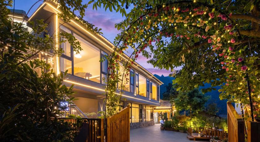 Zhangjiajie Spring Plum Resort-Free One-way Pickup-A 5 minutes'walk to Forest Park