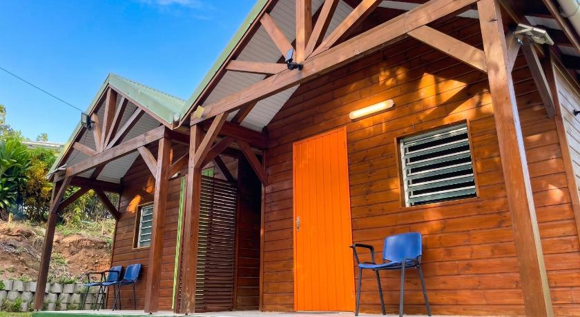Photo de Bungalow charmant à Petit-Bourg avec jardin privé - Réservation à prix Agoda