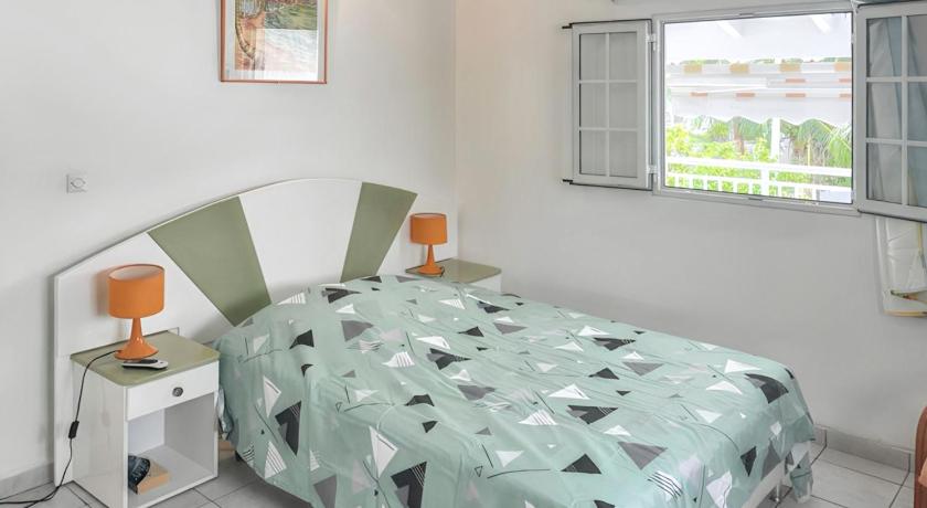 Appartement convivial au Moule avec jardin clôturé
