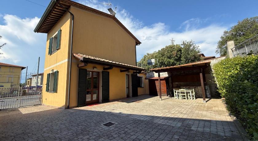 Wanda's home villetta con giardino