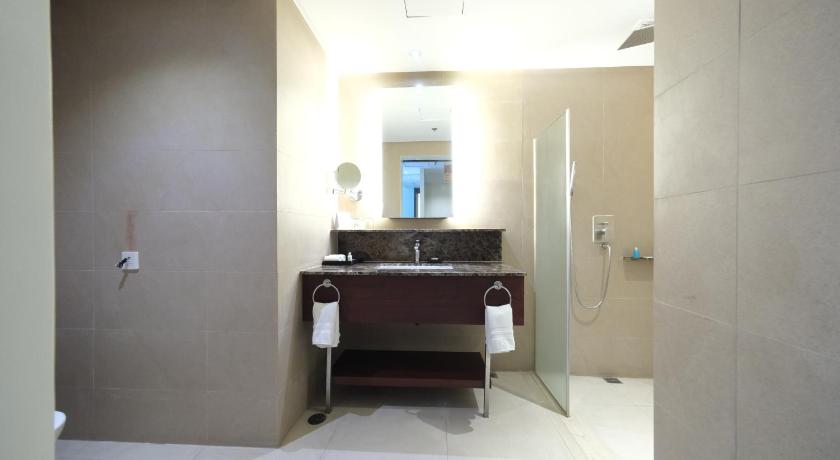 Image of Executive Suite with Double Bed 6