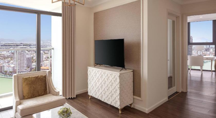 Image of Suite Panoramic River View 3