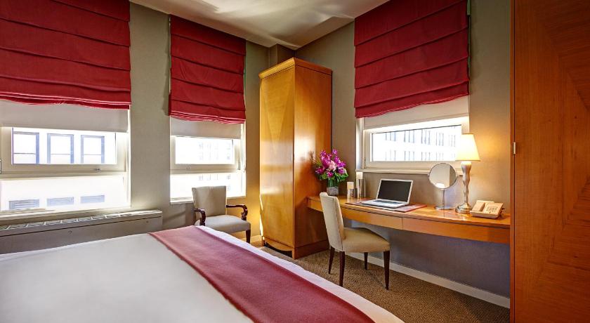 Image of Balcony King Suite 7