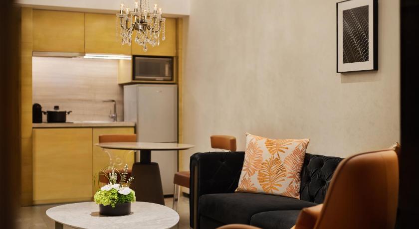 Image of One Bedroom Suite 1 King Dining Kitchenette 5