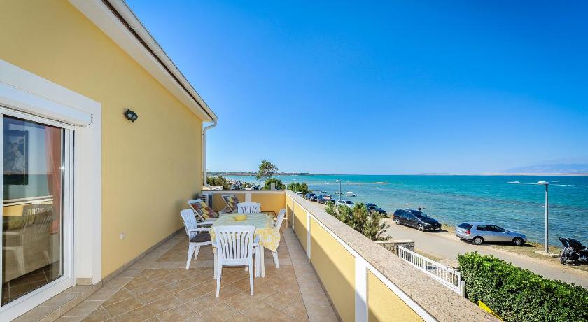 Apartments Dominique — Hotel in Nin