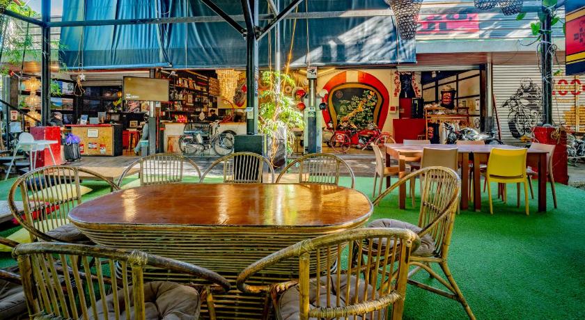 100% Cafe Moto Hostel - image 11