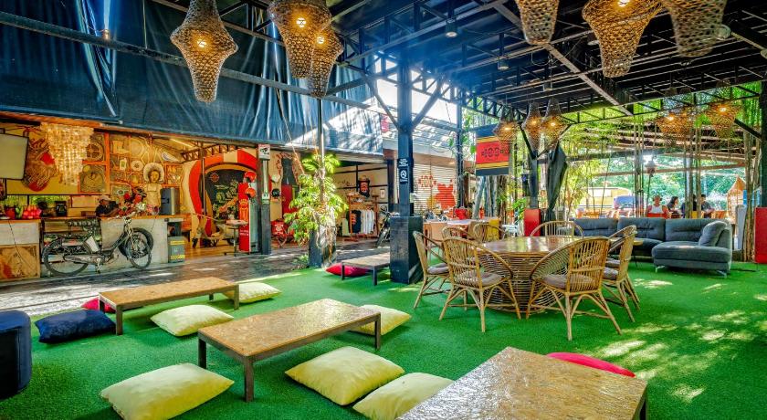 100% Cafe Moto Hostel - image 9