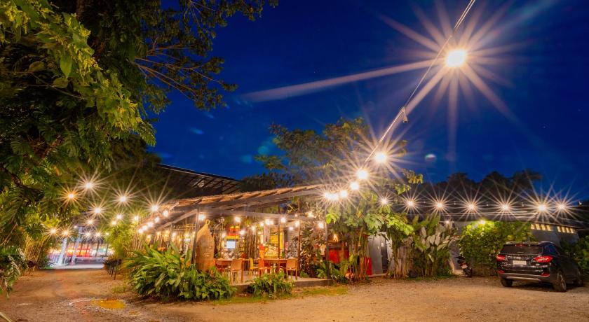100% Cafe Moto Hostel - image 14