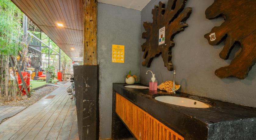 100% Cafe Moto Hostel - image 28