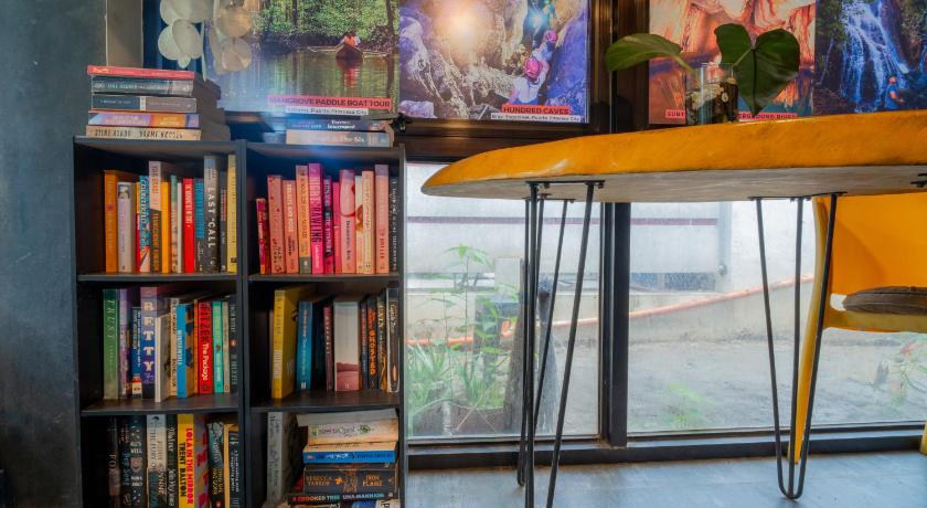 100% Cafe Moto Hostel - image 32