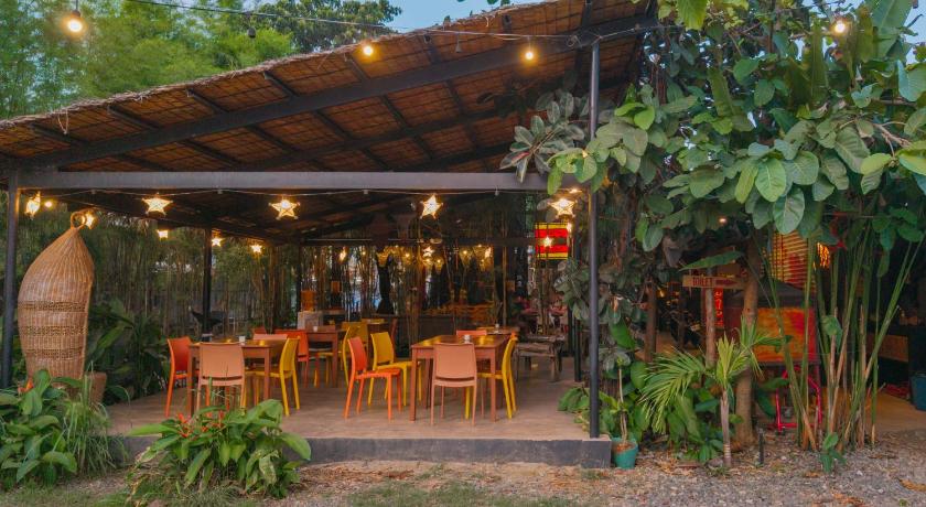 100% Cafe Moto Hostel - image 24